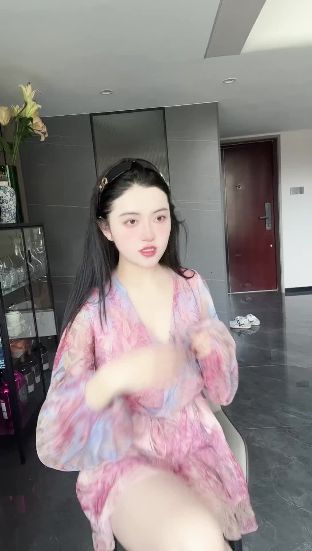 龙春燕子_2025-04-18_12-25-24_080