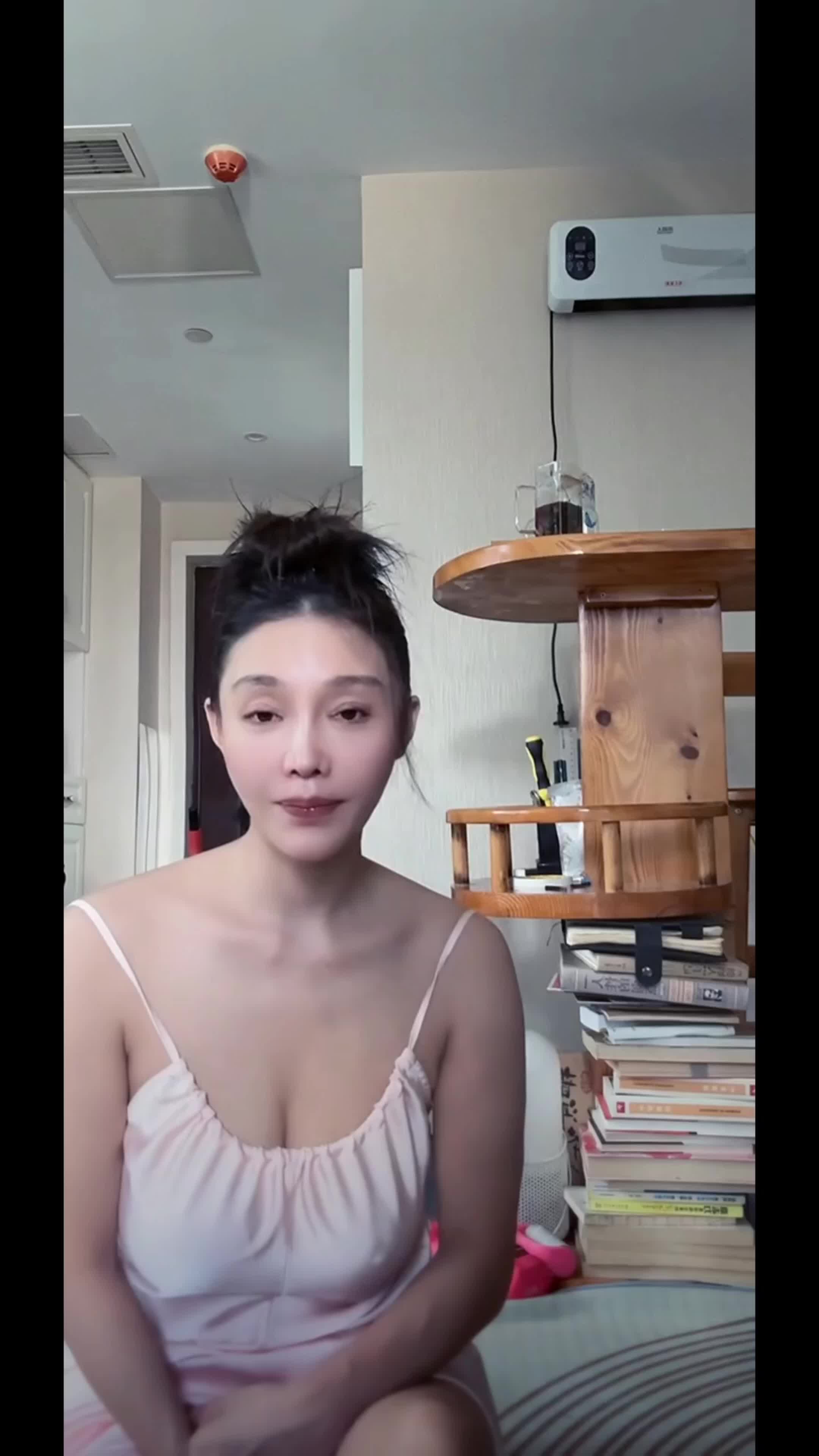 美丽夏姐-2025-07-19