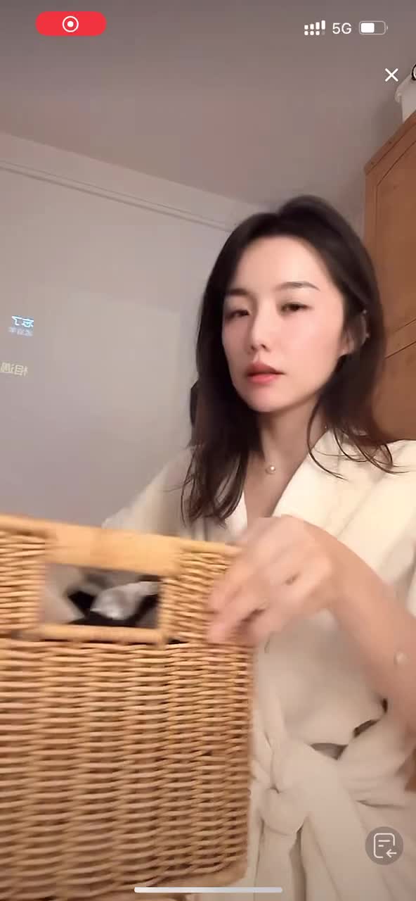 贝拉娜_2025-08-12-