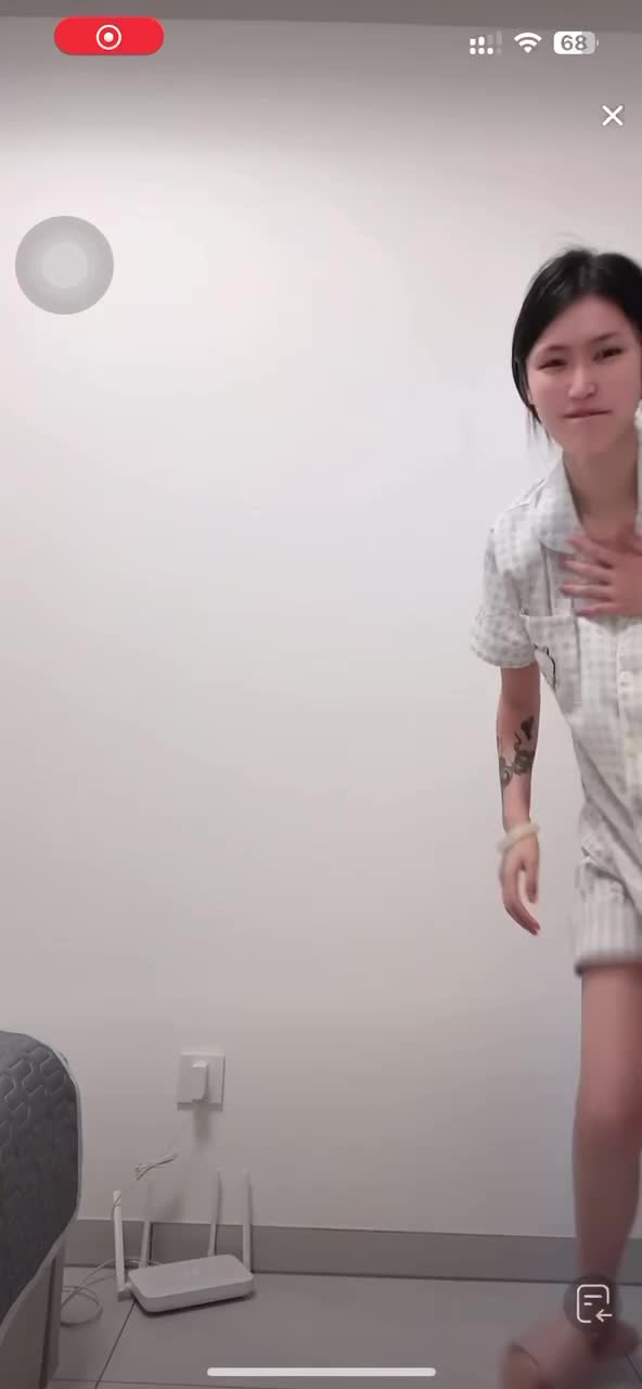 kanluping.com 免费闪现网 (10).MP4