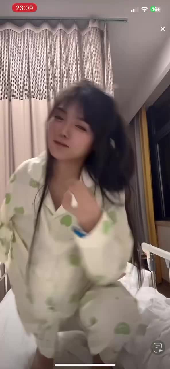 kanluping。com直播闪现视频 (109).MP4
