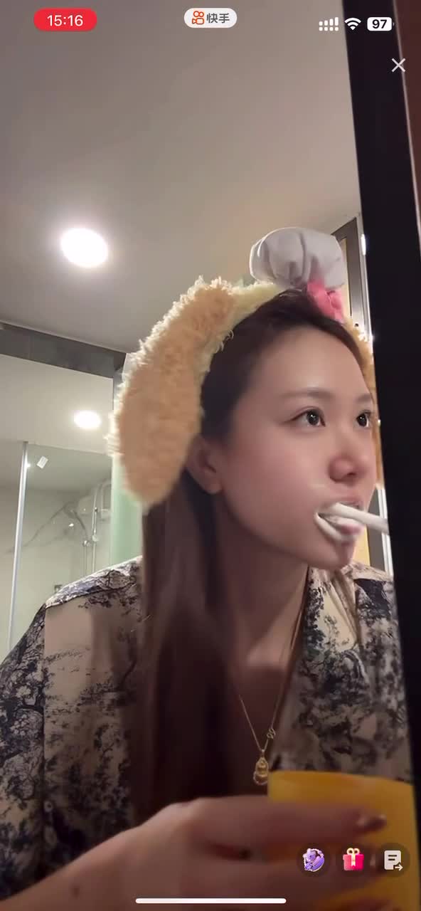 kanluping。com直播闪现视频 (95).MP4