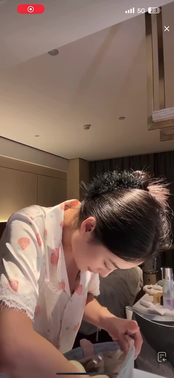 kanluping。com直播闪现视频 (119).MP4