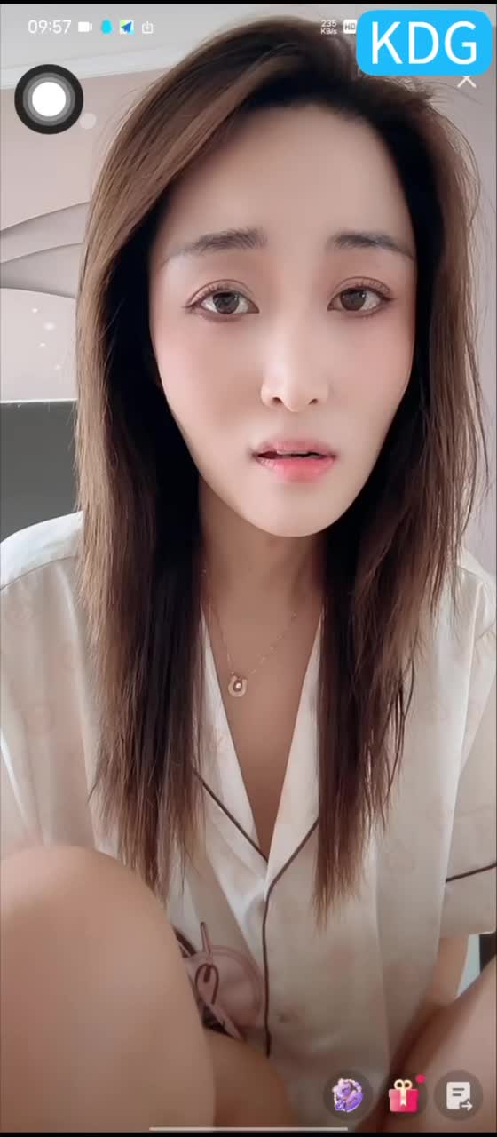 kanluping。com直播闪现视频 (106).MP4