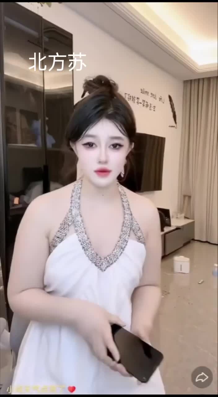 九月抖音快手走光视频 (14).MP4