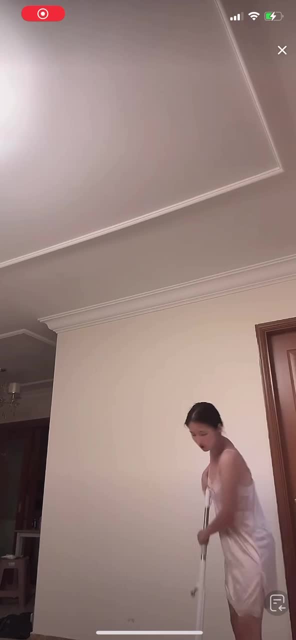 九月抖音快手走光视频 (44).MP4