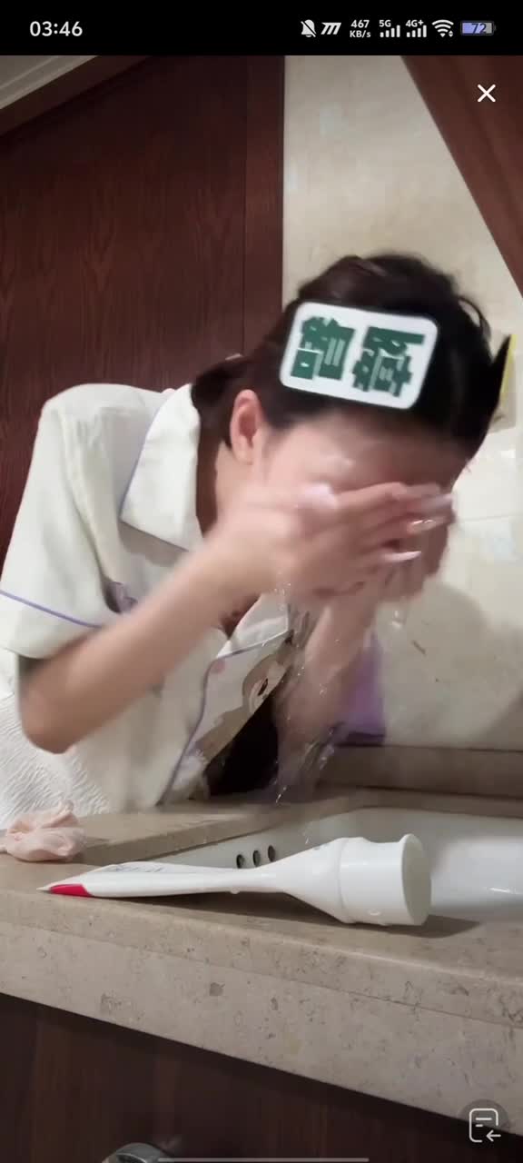 九月抖音快手走光视频 (4).MP4