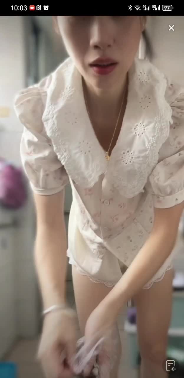 九月抖音快手走光视频 (17).MP4