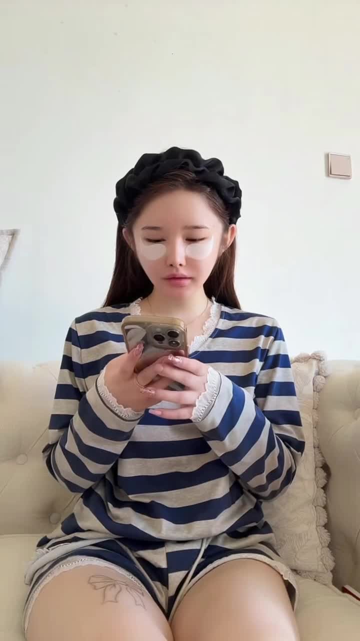九月抖音快手走光视频 (47).MP4