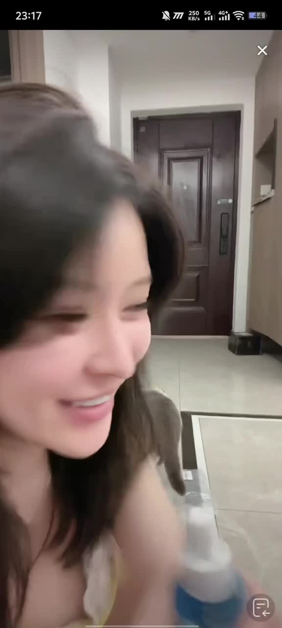 九月抖音快手走光视频 (8).MP4