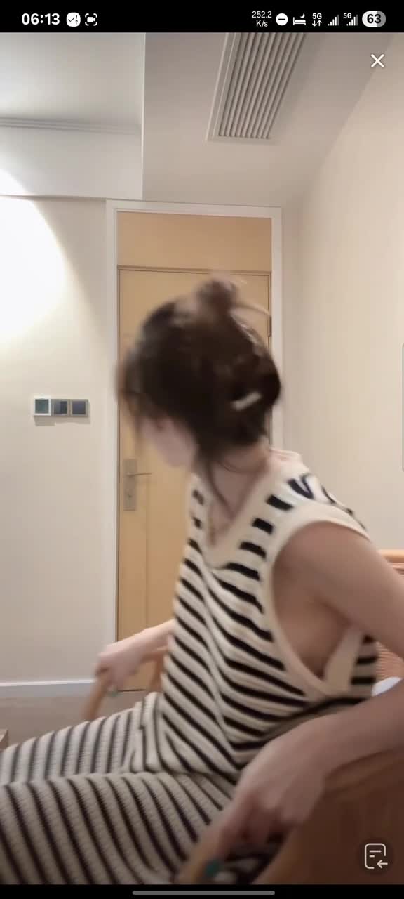 九月抖音快手走光视频 (80).MP4