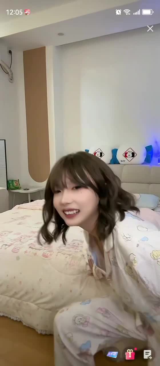 kanluping。com 走光视频 (2).MP4