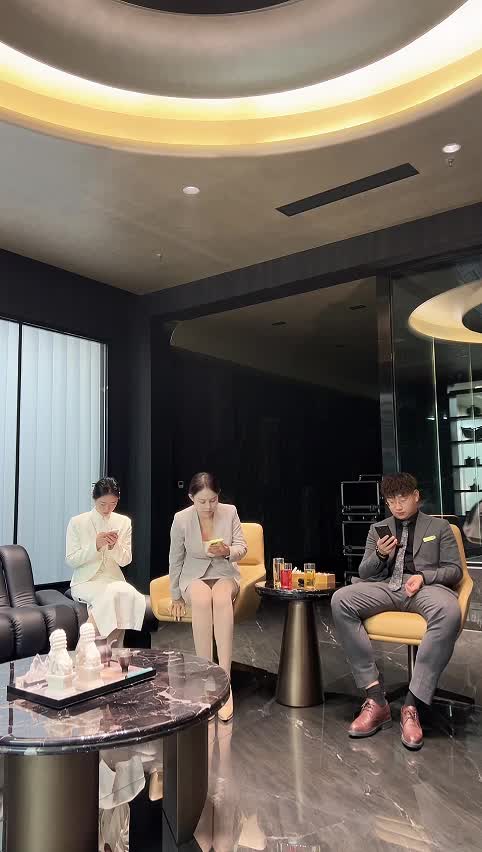 鑫马央璟_鑫马央玺_2025-10-04_