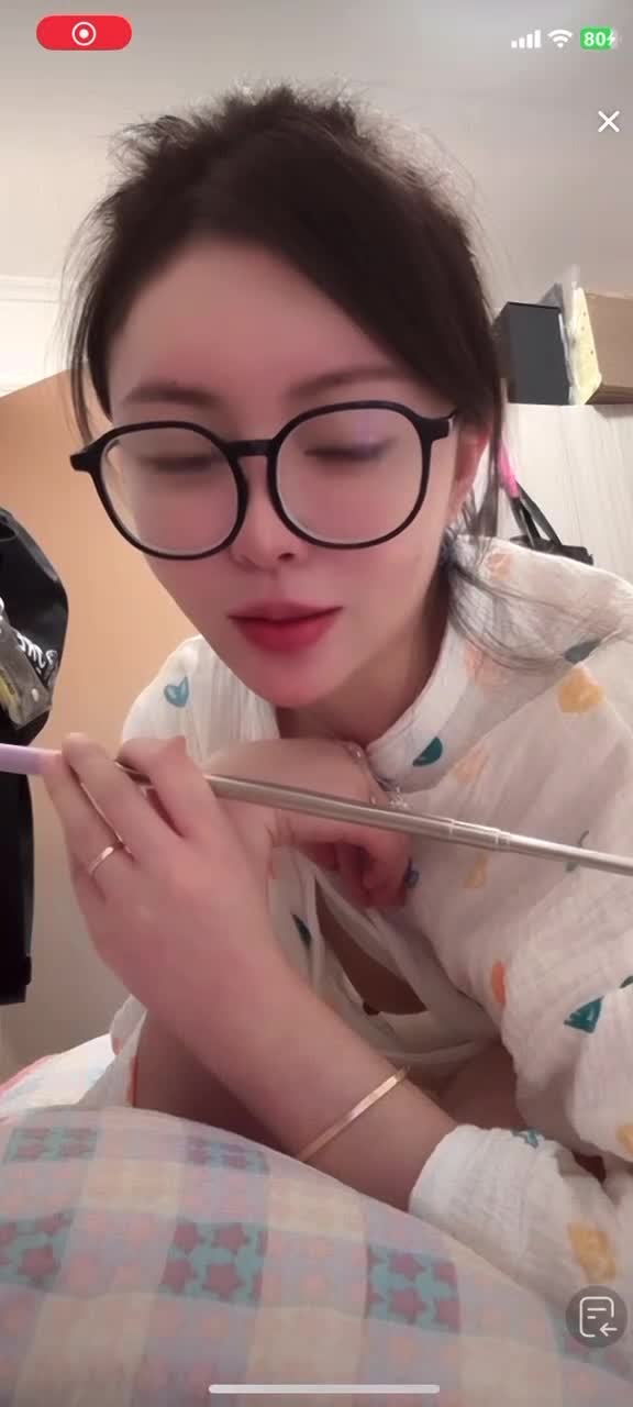 KANLUPING。com免费分享直播闪现 (6).MP4