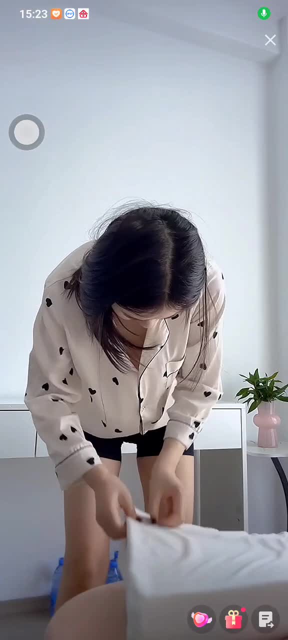默默的-2025-10-17