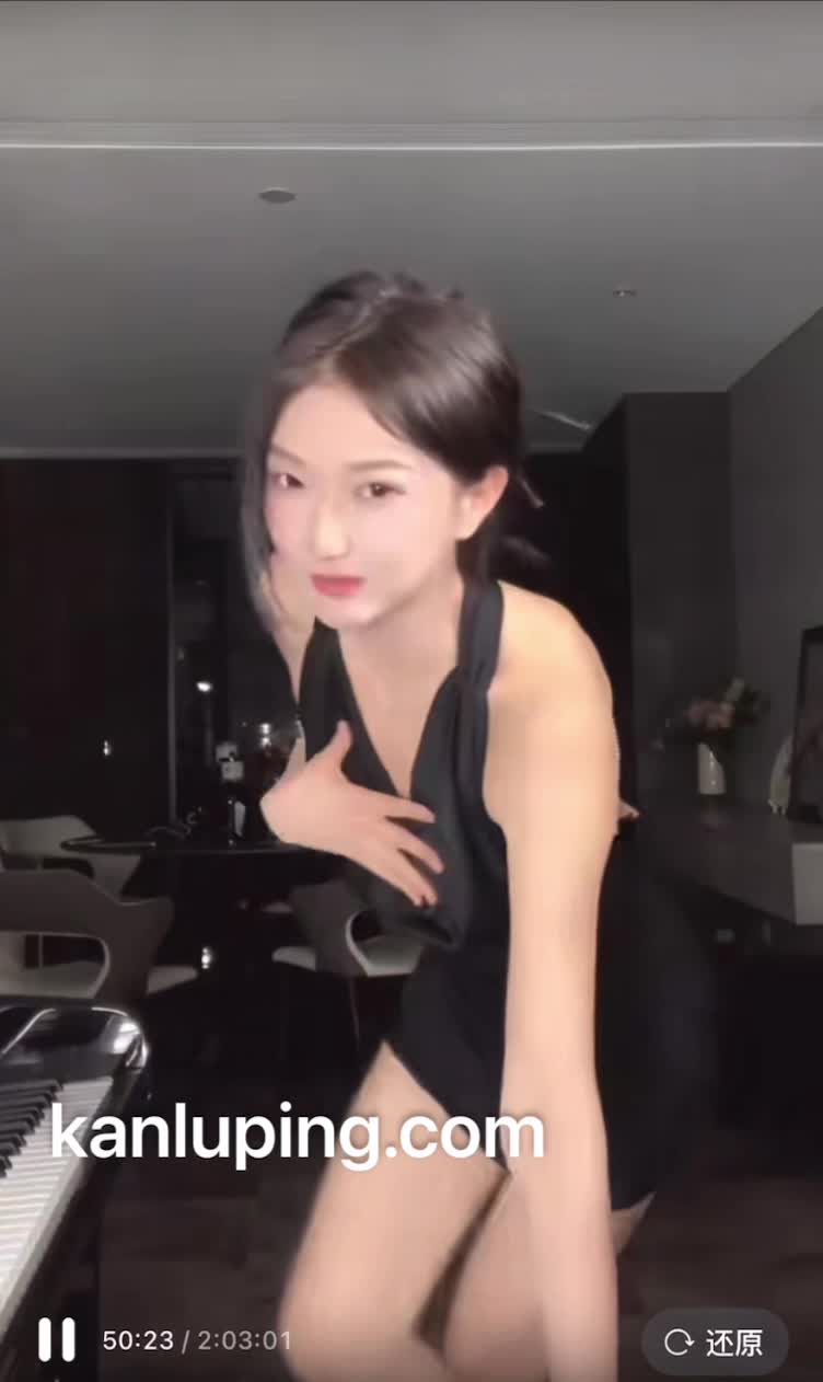 a上去了 走光系列 (1).MP4