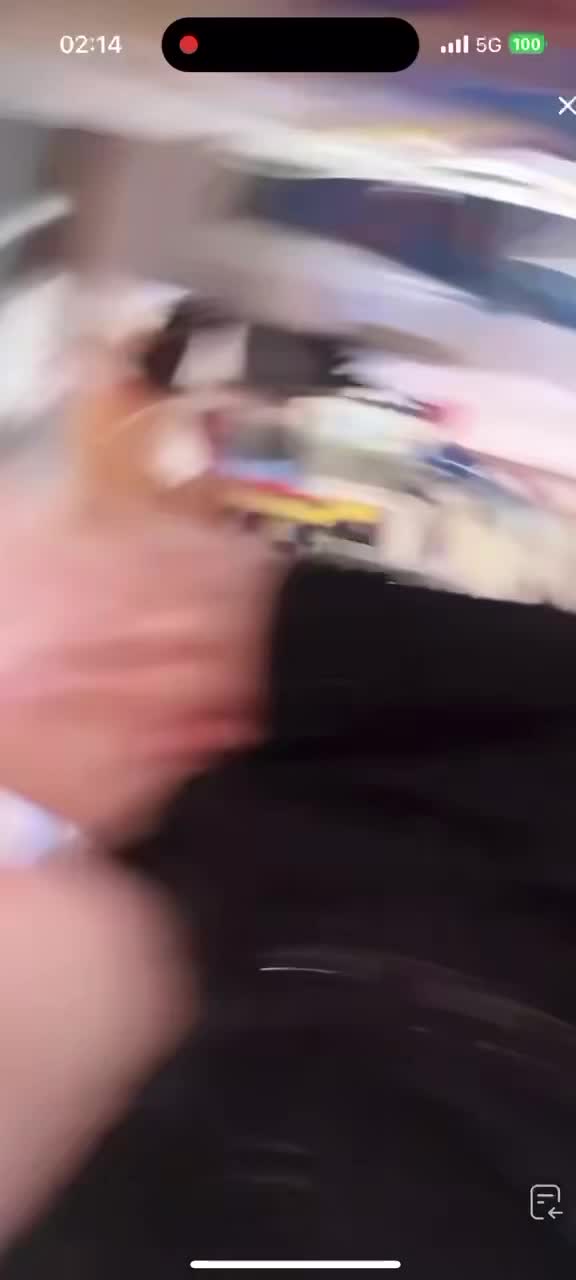 大学生走光系列真的嫩 (7).MP4