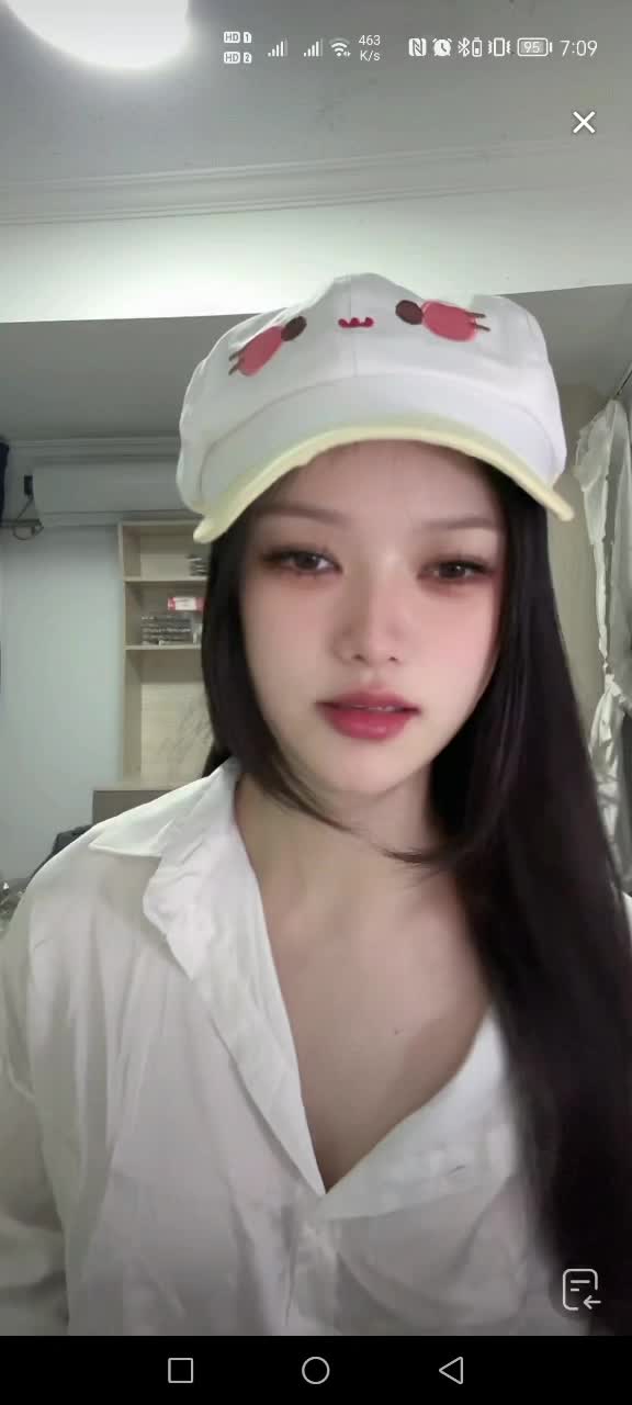 大学生走光系列真的嫩 (1).MP4