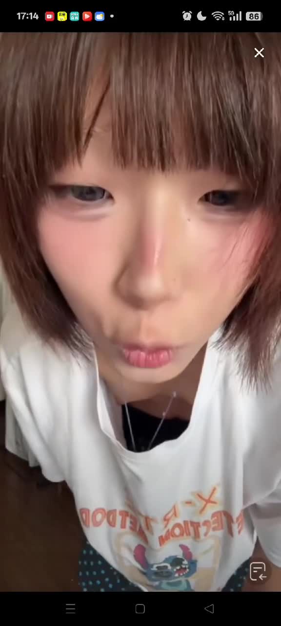 大学生走光系列真的嫩 (17).MP4