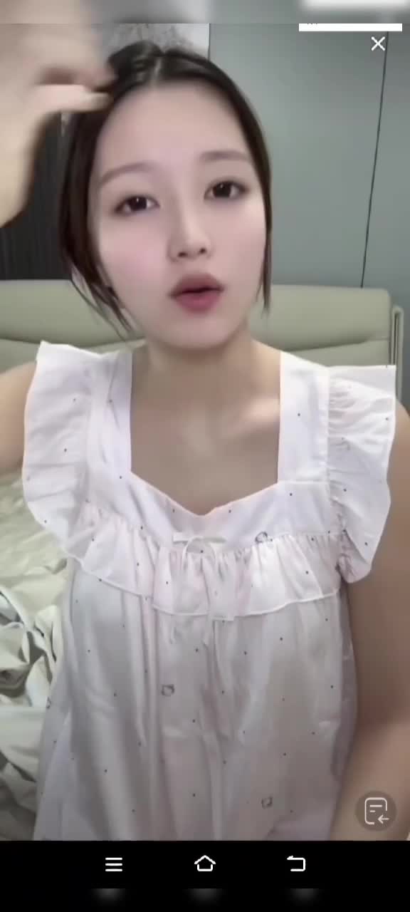 大学生走光系列真的嫩 (16).MP4