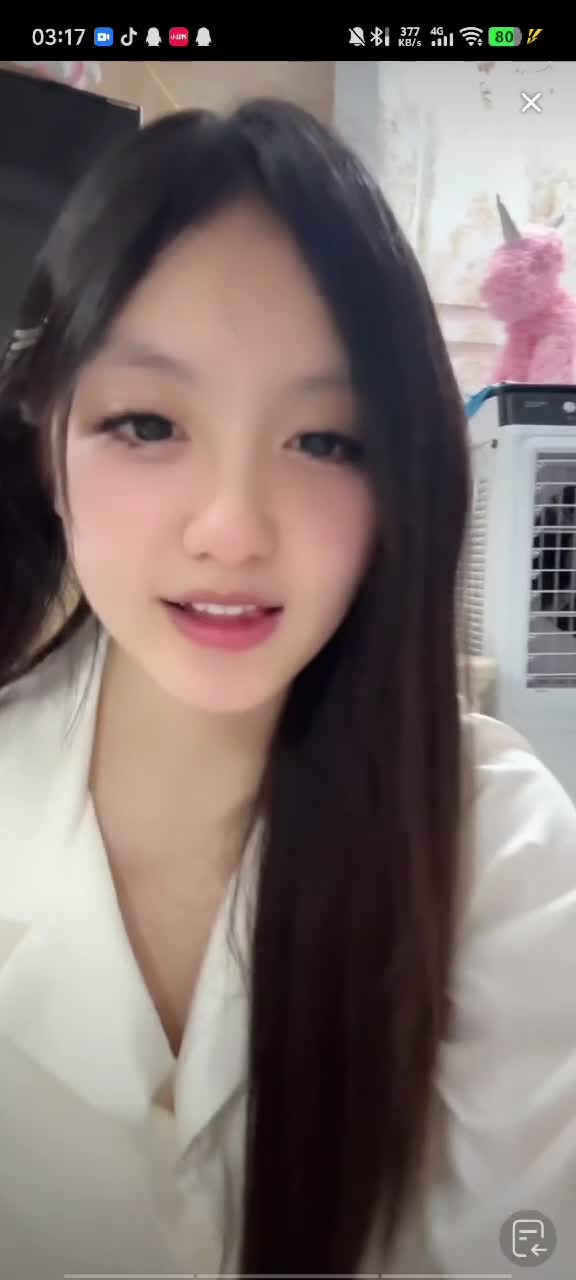 大学生走光系列真的嫩 (9).MP4