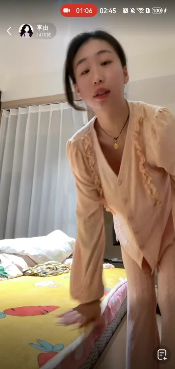 大学生走光系列真的嫩 (15).MP4