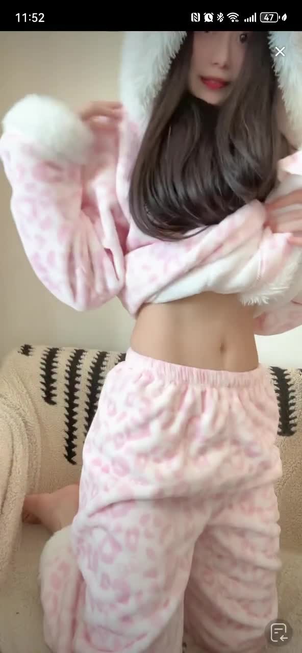 大学生走光系列真的嫩 (11).MP4