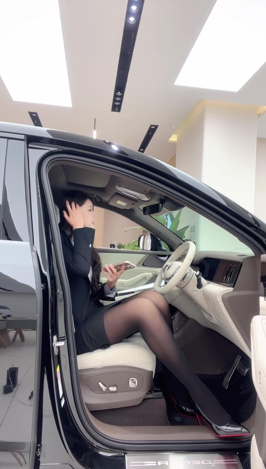 腾势汽车丨大连腾瑞行星海广场体验店2号_2025-11-09_10-01-26_127