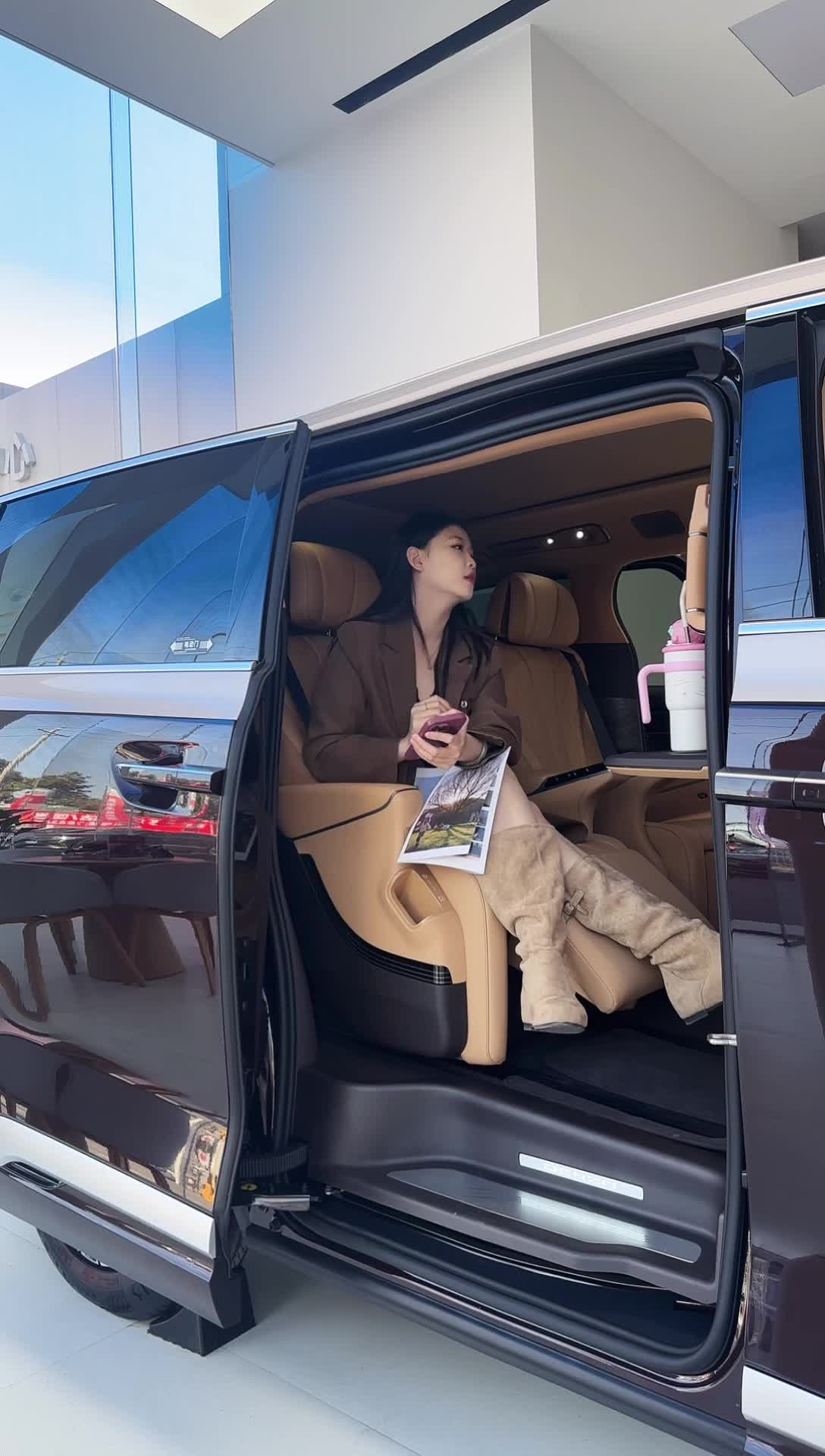 腾势汽车___驻马店威佳1号直播间_2025-11-22_11-33-58_059