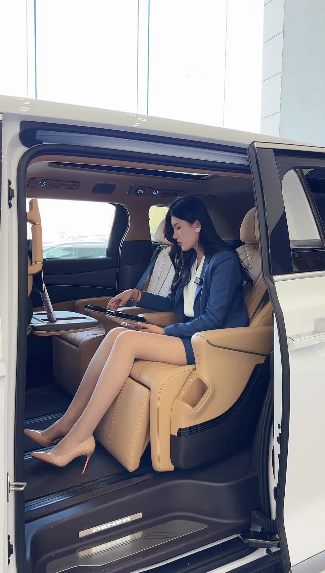 腾势汽车丨兰州腾势中心直营店_2025-11-29_15-30-51_018