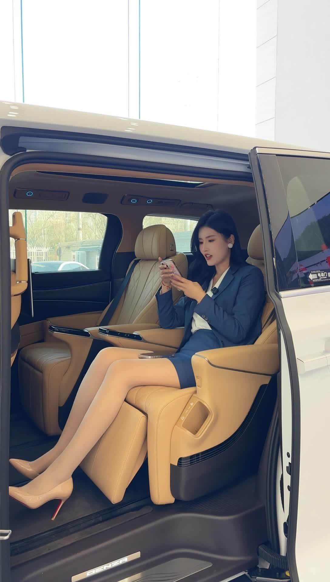 腾势汽车丨兰州腾势中心直营店_2025-11-29_10-34-47_099