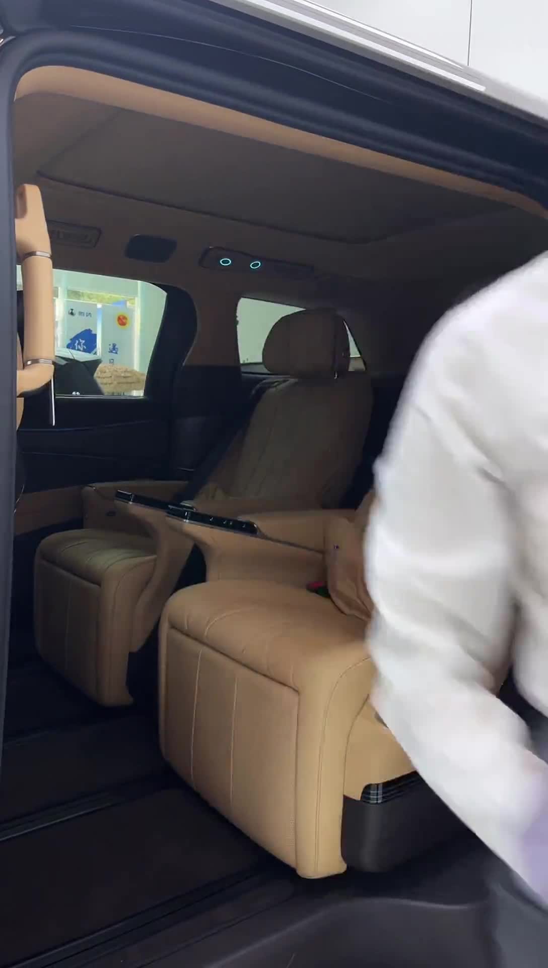 腾势汽车_｜_乐清迪之远2号直播间_2025-12-10_12-05-35_178