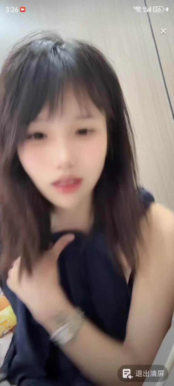 kanlupingcom 12月精选抖音小妹走光 (6).MP4