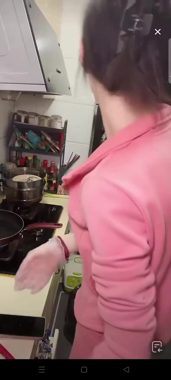 车模 媛可爱 走光露点 (2).MP4