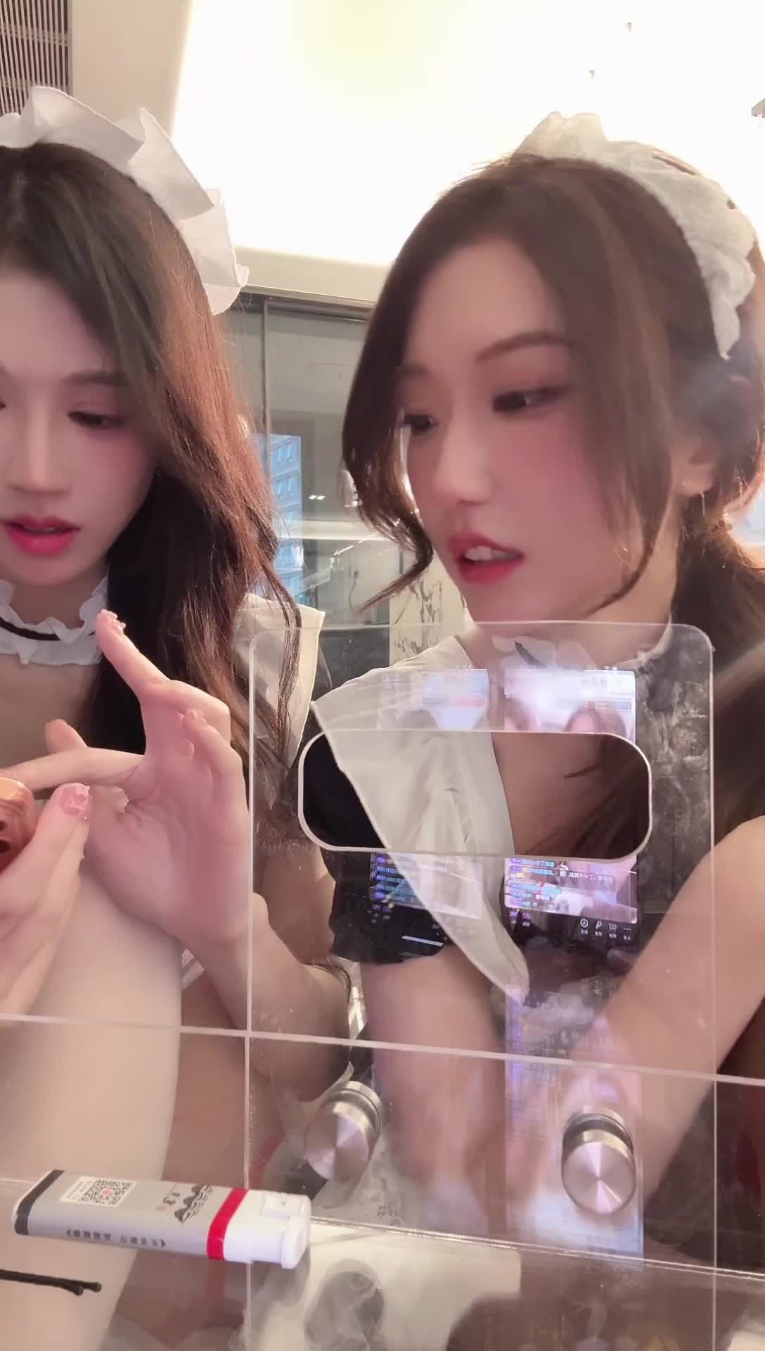 1月23日诗恩恩闺蜜走光