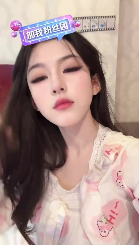 #奶昔奶昔 走光.MOV