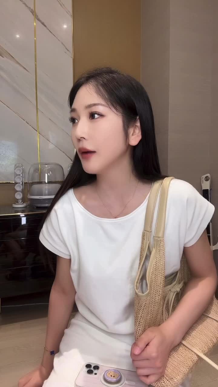 #赵亦舒 走光.MP4