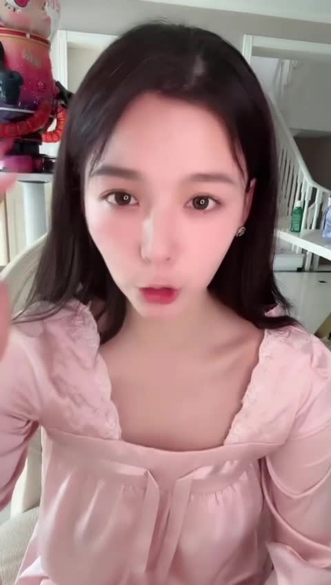 #张泛妮 走光.MOV