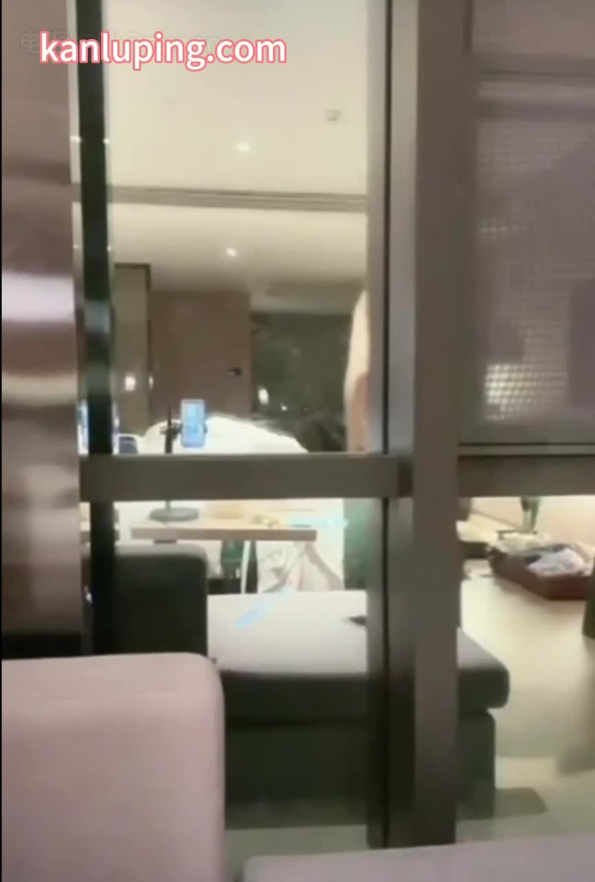 #吴柳芳 走光.MOV