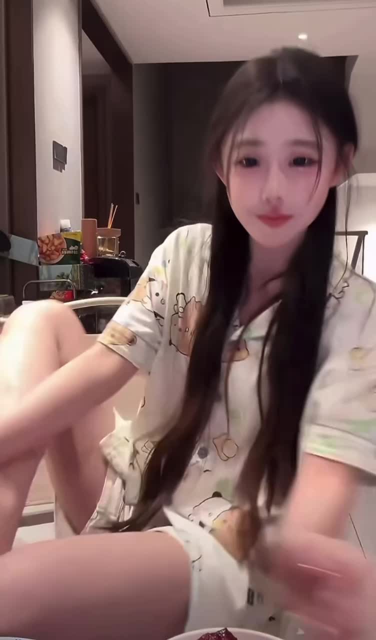 #百变小晨 走光.MOV