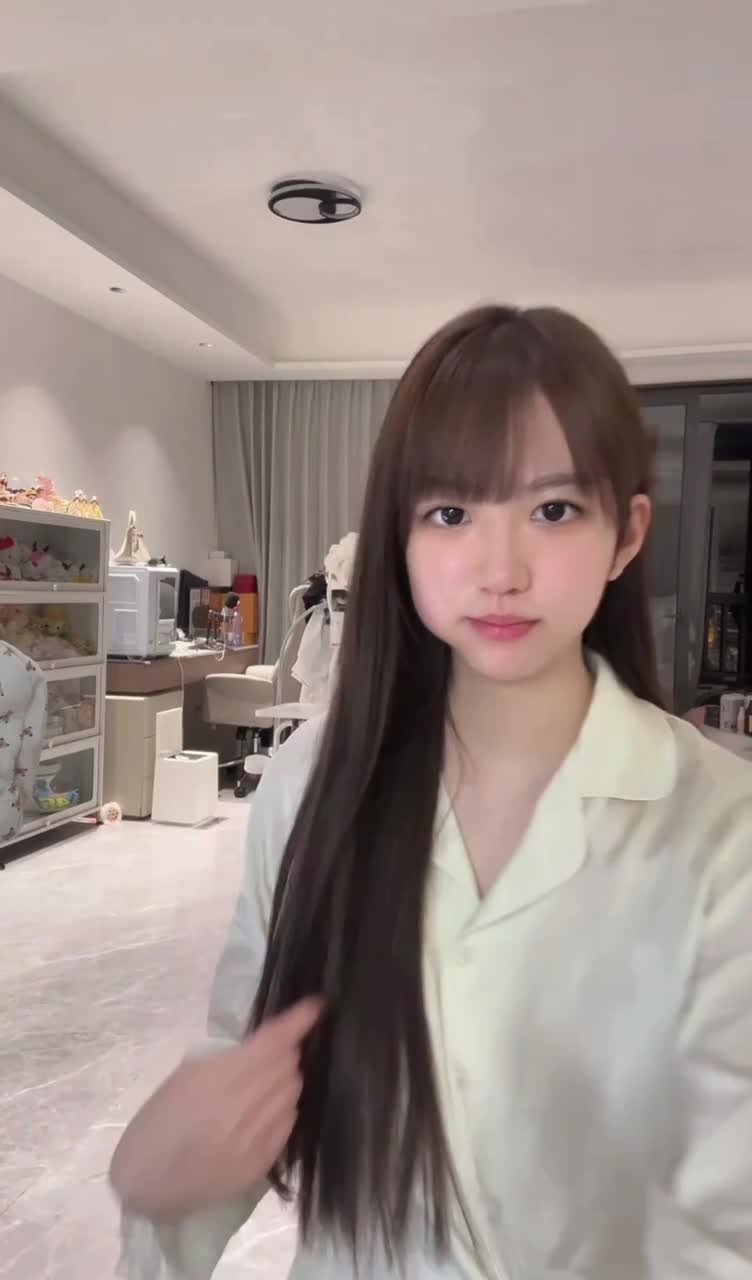 #苏苏没烦恼走光1.MOV