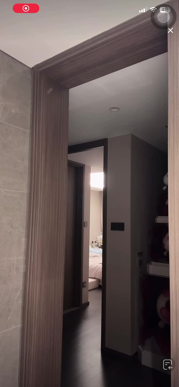 梦希kimi 走光漏点 (1).MP4