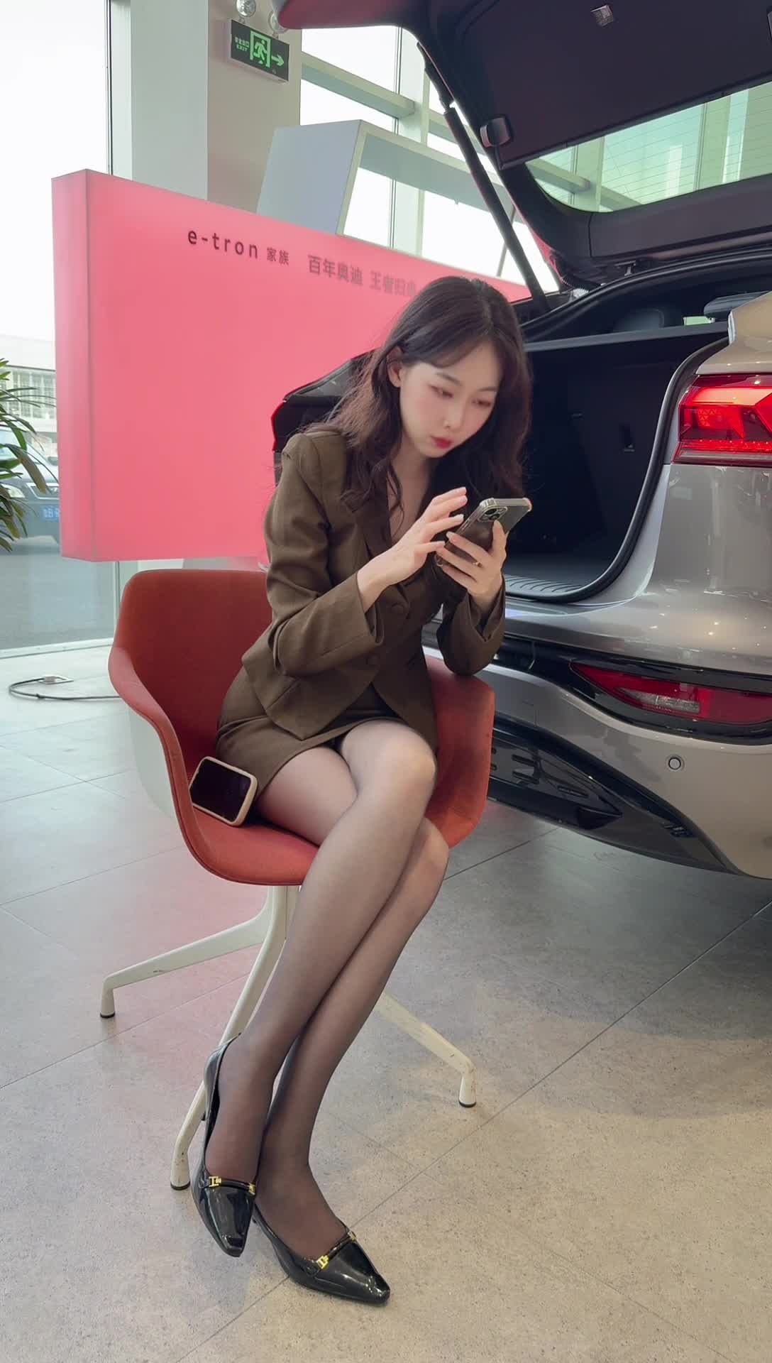 5月1日kanluping网汽车销售走光 (34)