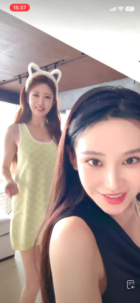 #轩轩5233走光.MP4