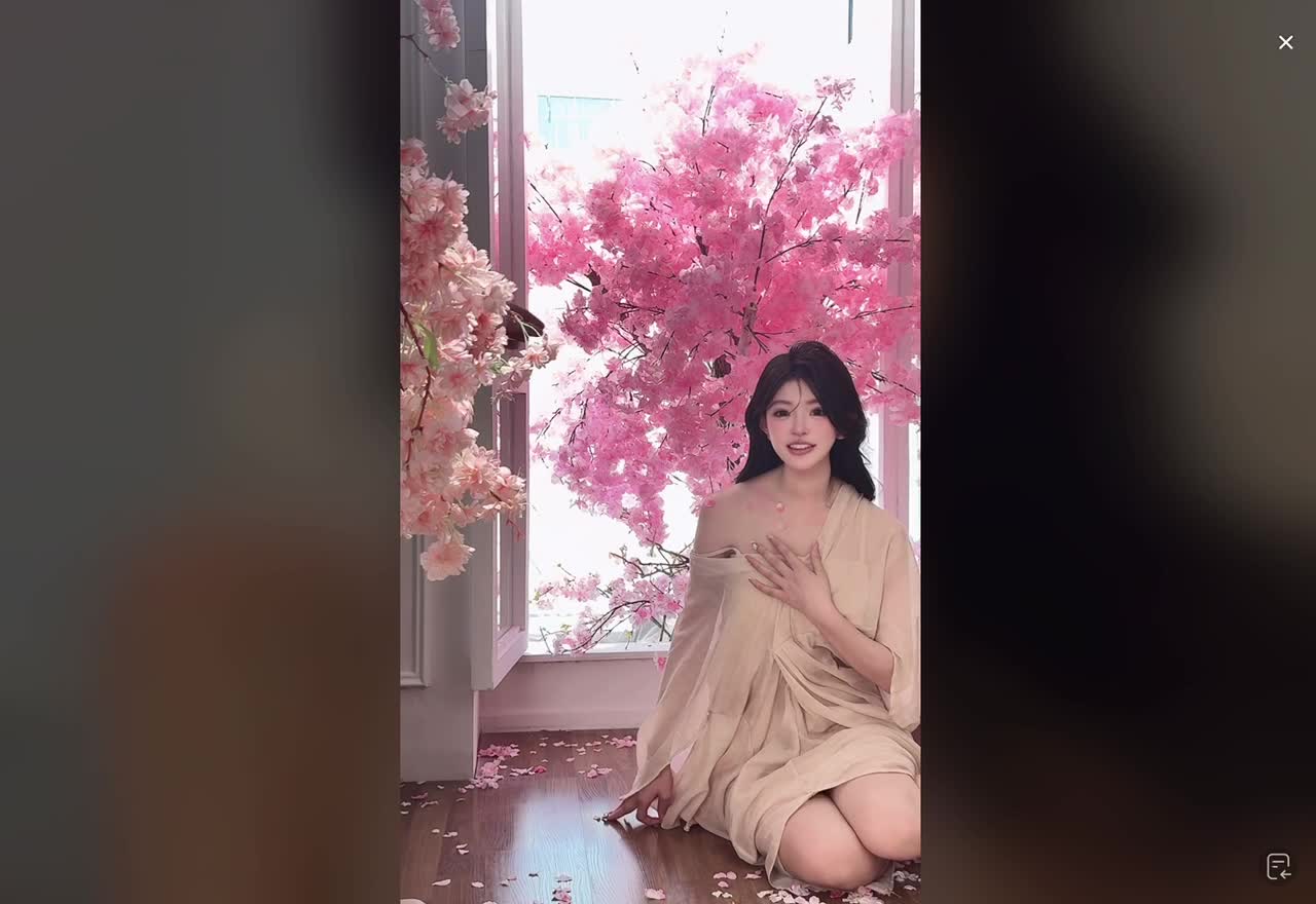 #闻歌走光3.MP4