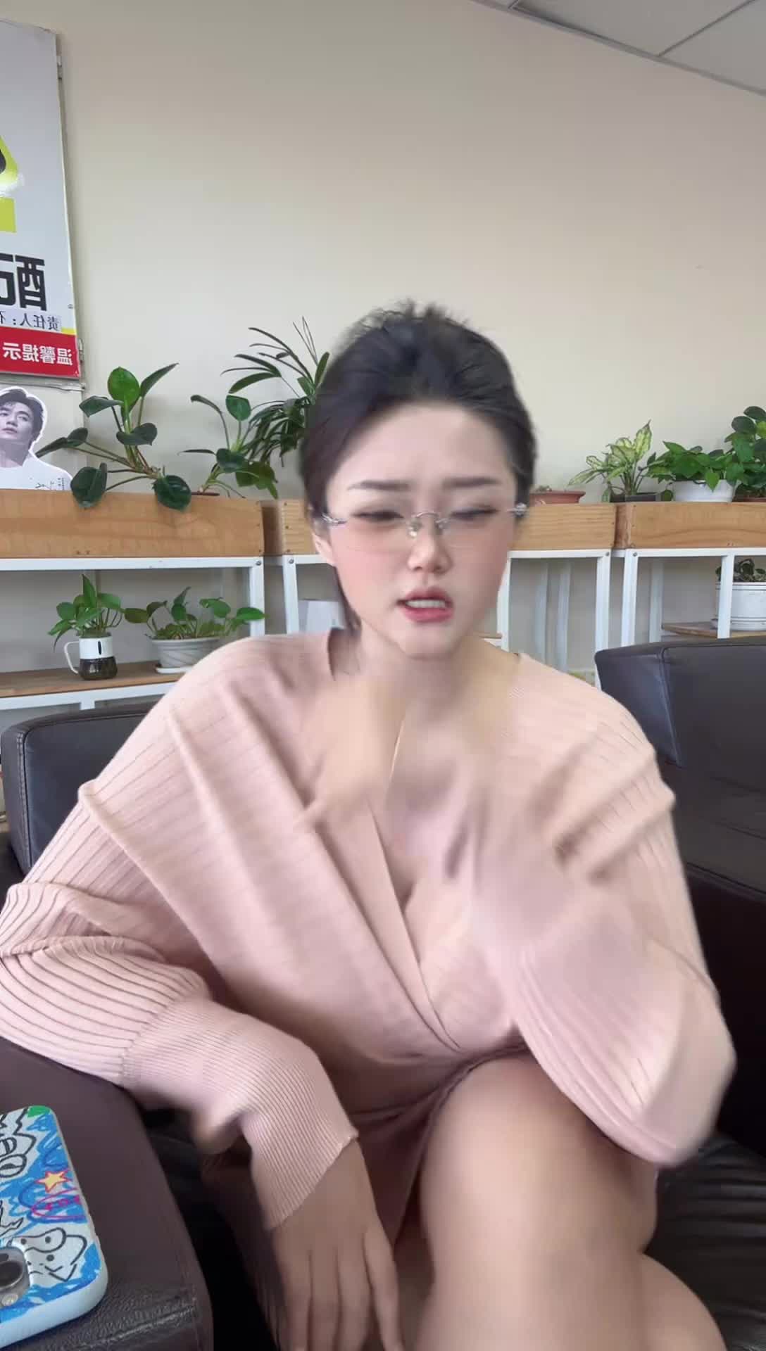 5月1日kanluping网汽车销售走光 (9)