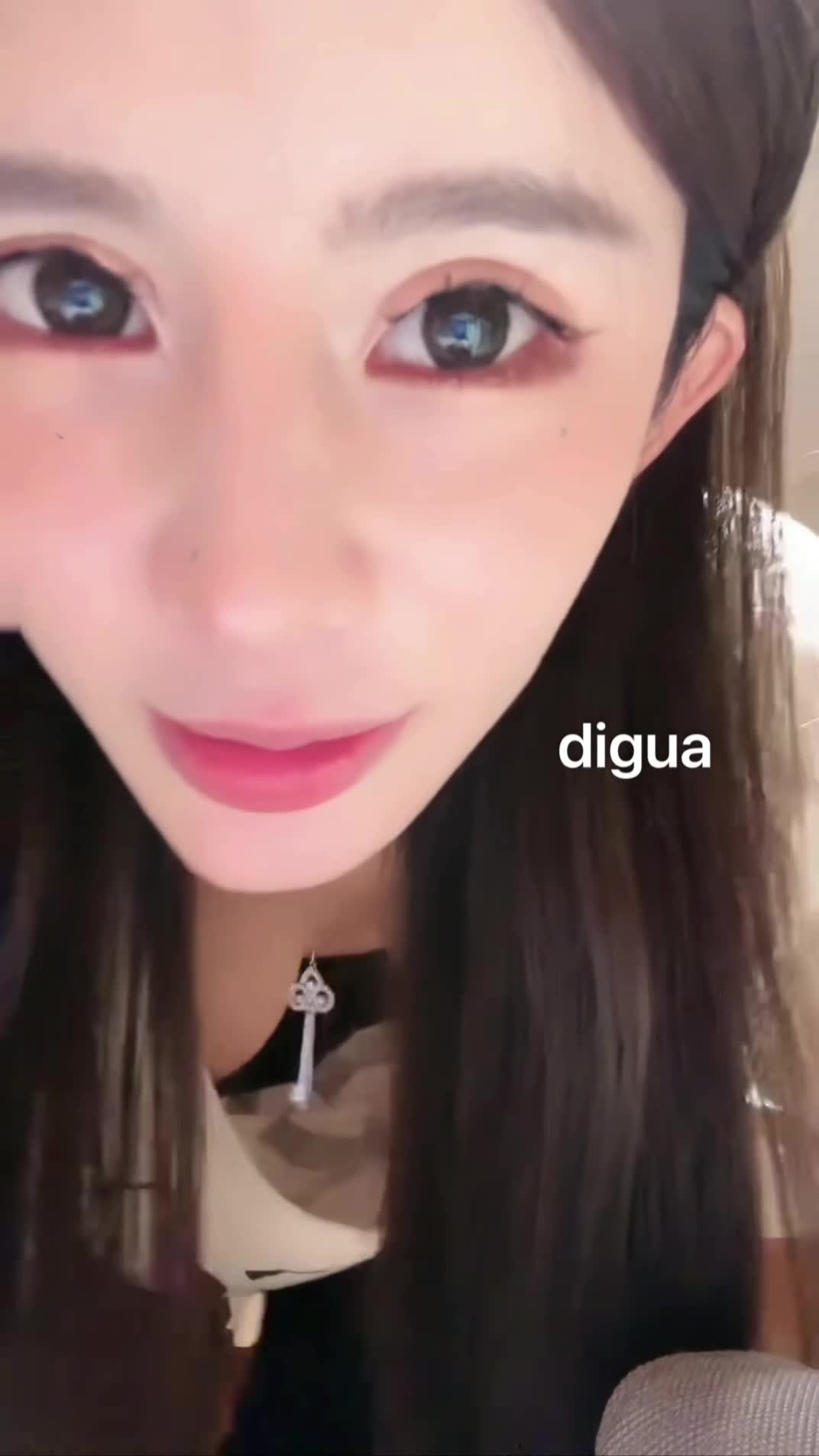 #小蜜糖 走光2.MP4