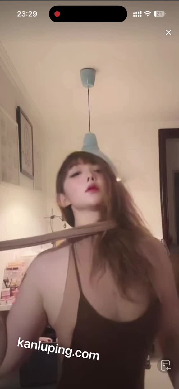 跳吧 奶子都要跳出来了 走光露晕.MP4