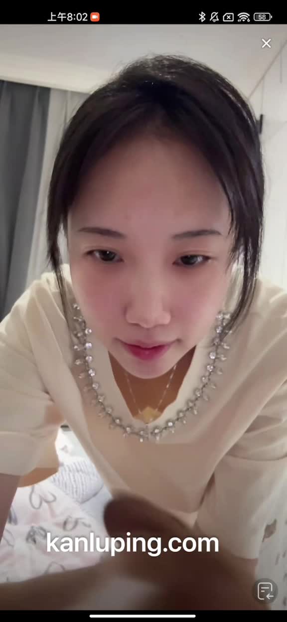 这个颜值好高的 走光露点了.MP4