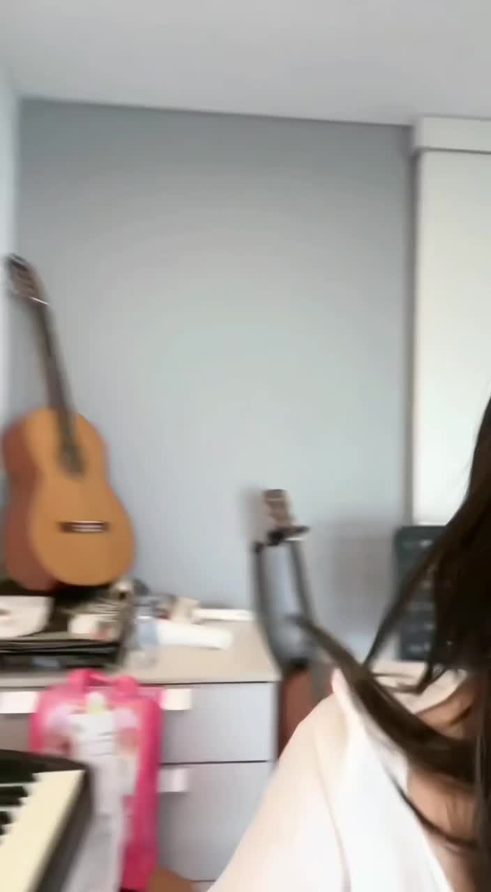 这种颜色的奶头最好舔了 走光露点.MP4